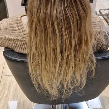 Podciągnięcie koloru zakończone pielęgnacją Fusio Dose.. 😍 Efekt końcowy.. 🙉👌👌👌 Jak Ci się podoba?? Wykonanie Pauliny. 

#haircolor #baleyage #newcolorhair #kérastase #szczecin #szczecinfryzjer ##blondcolor